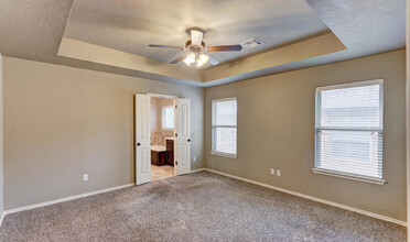 704 S Avery Dr in Moore, OK - Building Photo - Building Photo