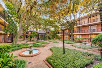 Allen House Apartments in Houston, TX - Building Photo - Building Photo