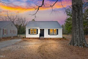 1304 S 14th St in Lillington, NC - Building Photo