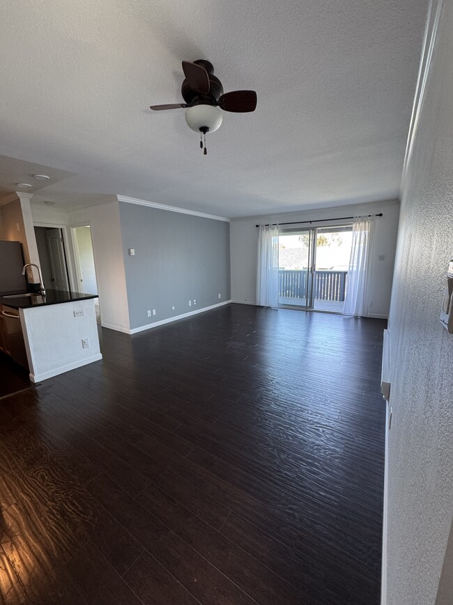 233 Boardwalk Ave, Unit G in San Bruno, CA - Foto de edificio - Building Photo