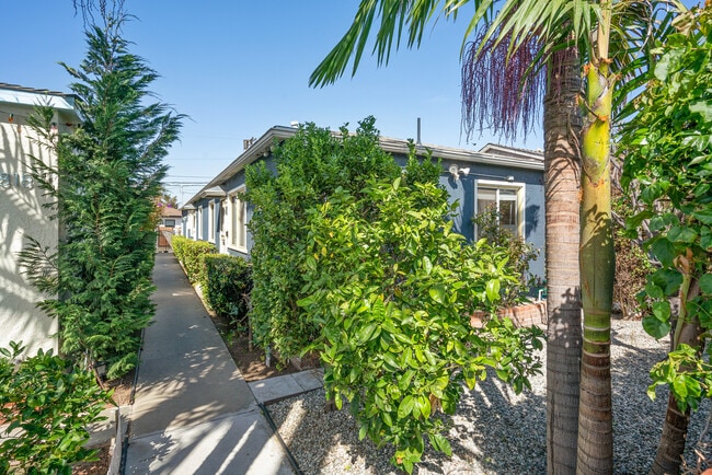 4820 Inglewood Blvd, Unit Back Unit