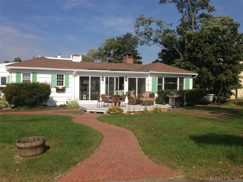 9 Cockenoe Dr in Westport, CT - Building Photo