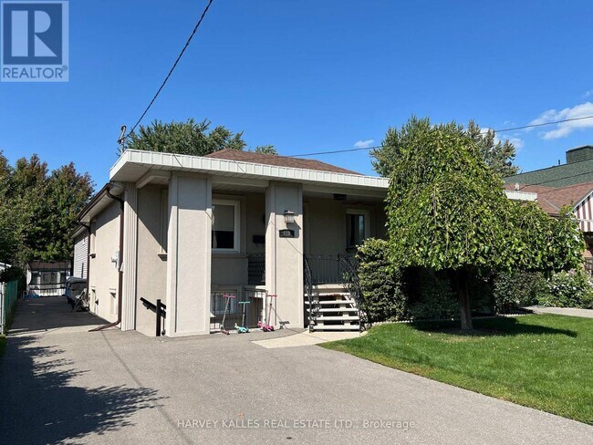 118 Almore Ave in Toronto, ON - Building Photo - Building Photo