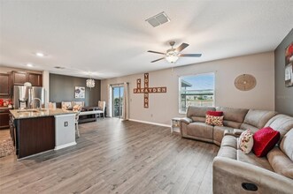 15461 Broad Brush Dr in Sun City Center, FL - Foto de edificio - Building Photo