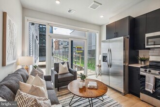 6910 Ridge Ave, Unit 405 in Philadelphia, PA - Foto de edificio - Building Photo