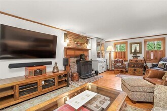 47 Hollow Tree Ridge Rd in Darien, CT - Building Photo - Building Photo