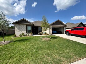 632 Mooney Dr in Saginaw, TX - Building Photo