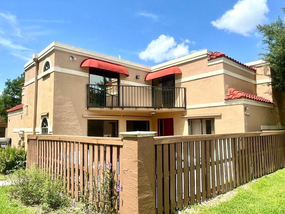 8104 Severn Dr in Boca Raton, FL - Building Photo