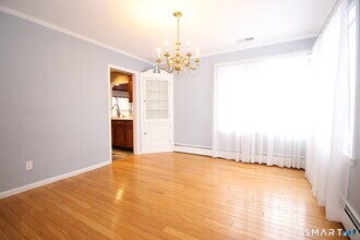 76 Elliott Rd in Trumbull, CT - Building Photo - Building Photo