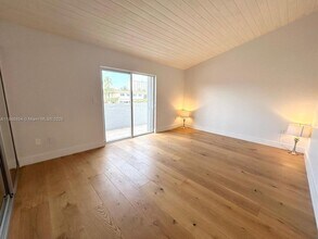 3811 NE 166th St in North Miami Beach, FL - Building Photo - Building Photo