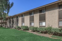 Woodglen Apartment Homes in West Covina, CA - Foto de edificio - Building Photo