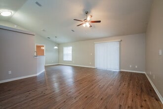402 S Dixie Dr in Howey In The Hills, FL - Foto de edificio - Building Photo