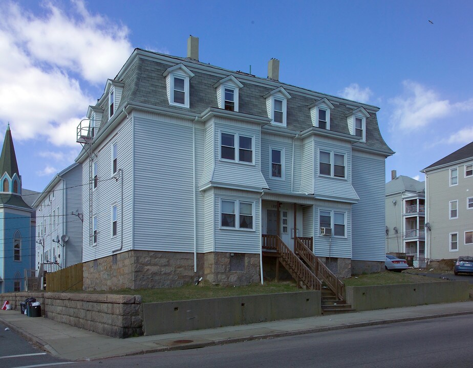 1253 S Main St in Fall River, MA - Building Photo