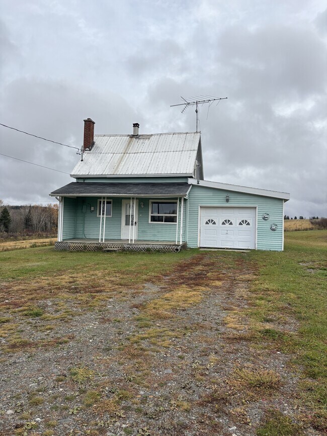 210 Chem. Jacques Martin in Ste-Anne-de-Madawaska, NB - Building Photo - Building Photo