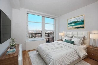 331 E Houston St in New York, NY - Building Photo - Building Photo