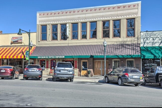 118-120-120 N LBJ Dr, Unit 202