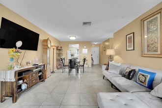 2769 Ashley Dr W in West Palm Beach, FL - Building Photo - Building Photo