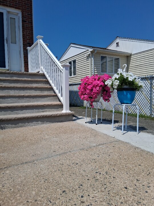 120 Newman St in Revere, MA - Building Photo