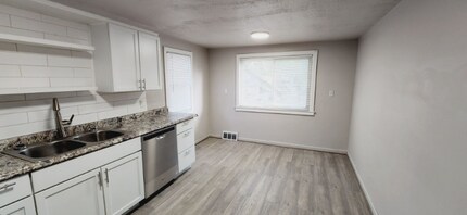 22626 Stephens St-Unit -2 in St. Clair Shores, MI - Building Photo - Building Photo