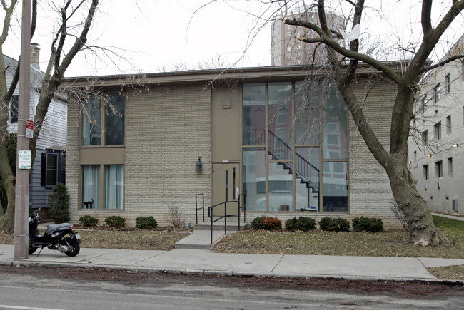 1579 N Farwell Ave in Milwaukee, WI - Foto de edificio - Building Photo