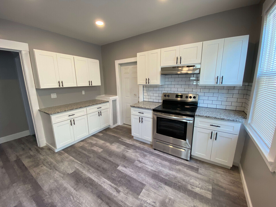 87 Atwater St, Unit 1st Floor in West Haven, CT - Building Photo