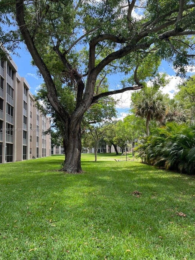 1100 NW 87th Ave in Coral Springs, FL - Building Photo - Building Photo