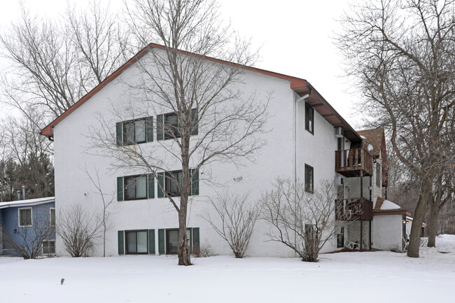 8915 Hamline Ave N in Circle Pines, MN - Building Photo - Building Photo