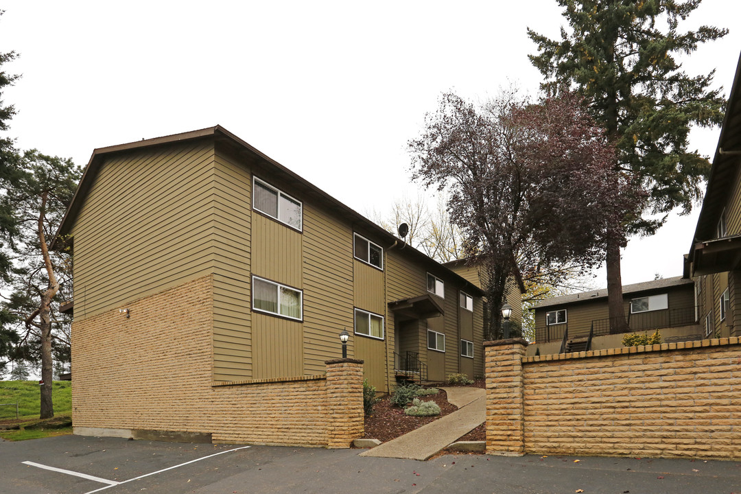 Los Verdes Estates in Gladstone, OR - Building Photo