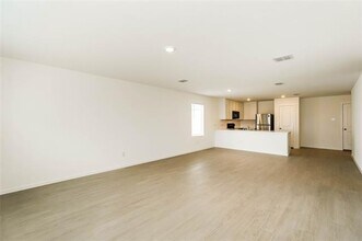 1105 Tufted Dr in Crowley, TX - Foto de edificio - Building Photo
