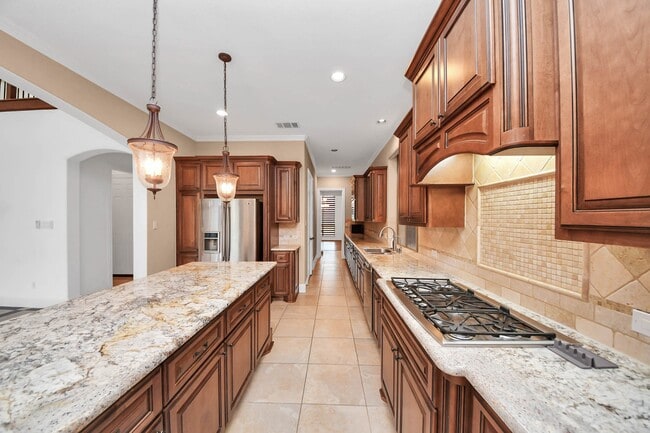 1807 Ravenel Ln