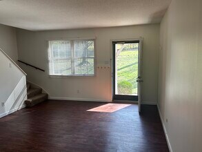 8905 S Swan Cir, Unit 8905 Swan Cir in St. Louis, MO - Building Photo - Building Photo