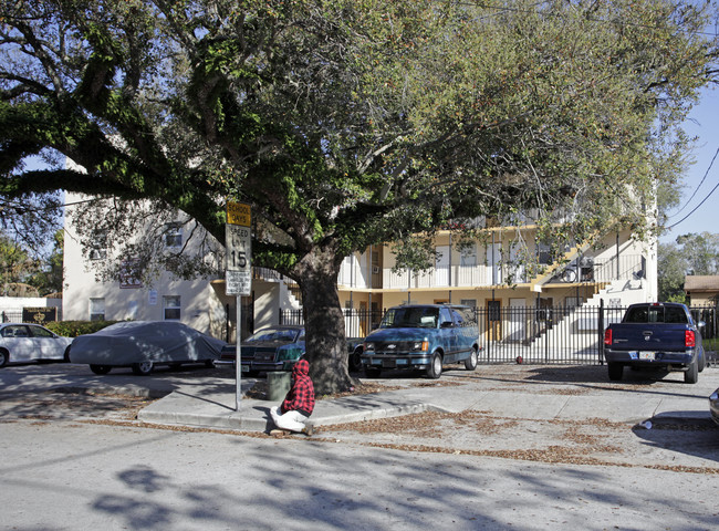 Trade Winds Apartments in Miami, FL - Foto de edificio - Building Photo