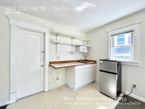 5042 21st Ave NE in Seattle, WA - Building Photo - Building Photo