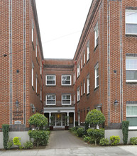 Lloyd's 10th Apartments in Portland, OR - Building Photo - Building Photo