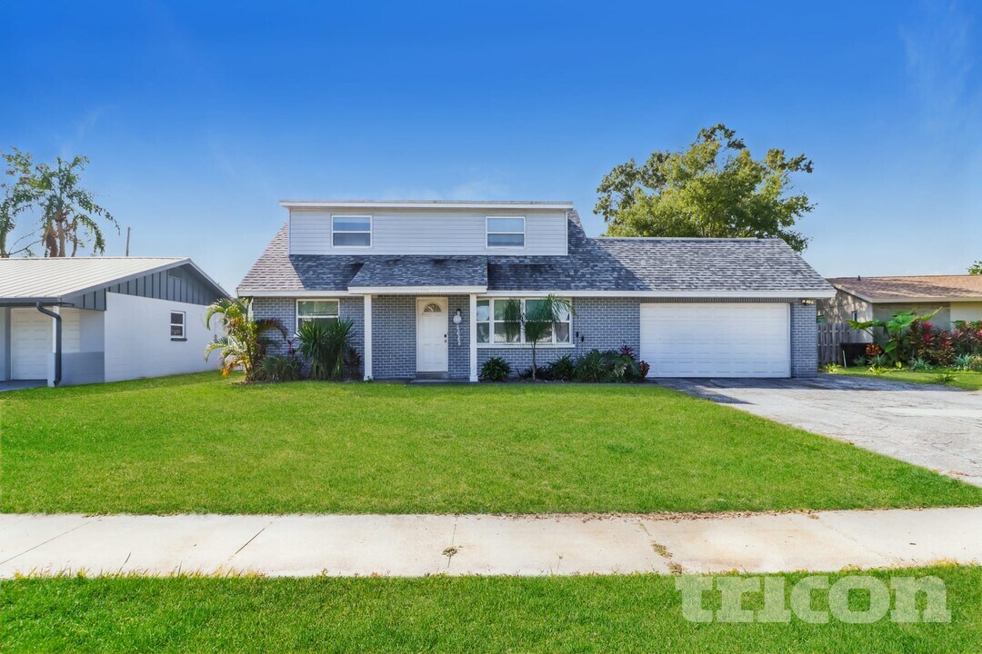 7394 Norwich Ln in Clearwater, FL - Foto de edificio