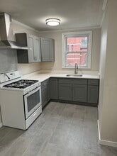 38 6th St, Unit 38B in Lowell, MA - Foto de edificio - Building Photo