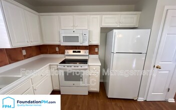 1066 W Montebello Cir in Memphis, TN - Building Photo - Building Photo