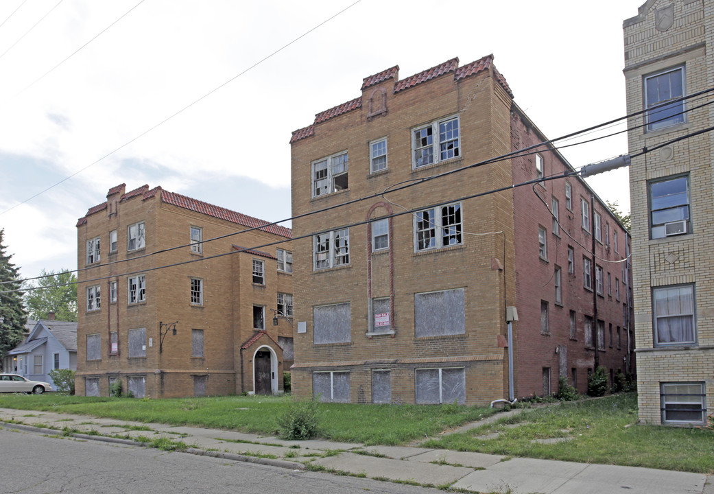 Bulletin Board Indian Village Apartments in Pontiac, MI - Building Photo