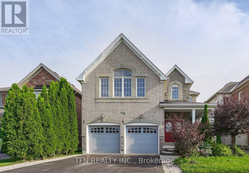 1648 Pennel Dr in Oshawa, ON - Building Photo