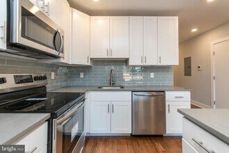 812 N Uber St in Philadelphia, PA - Building Photo - Building Photo