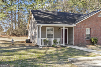 5549 Summer Ln in Atlanta, GA - Building Photo - Building Photo