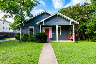 207 W 39th St in Austin, TX - Foto de edificio - Building Photo