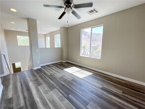 10353 Talking Tree Ave in Las Vegas, NV - Building Photo - Building Photo