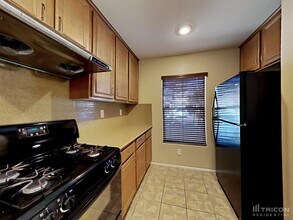 581 Brinkburn Point Ave in Las Vegas, NV - Building Photo - Building Photo