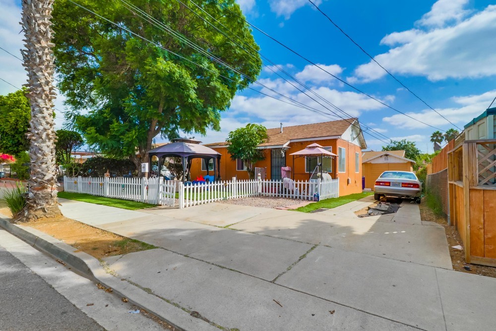 1915 A Ave in National City, CA - Building Photo