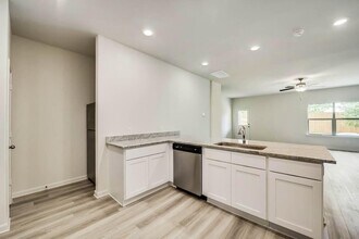 1226 Parker Dr in Princeton, TX - Foto de edificio - Building Photo