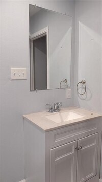 2512 Oakcliff St photo'