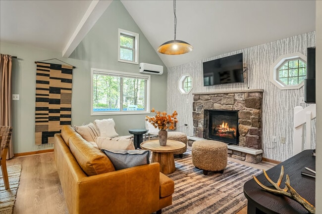 109 Rising Sun Ct in Pocono Lake, PA - Building Photo - Building Photo