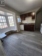 323-323 Queenston St in St Catharines, ON - Building Photo - Building Photo