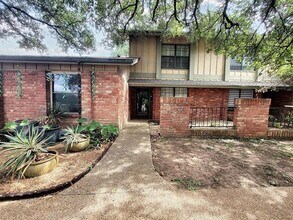 9503 Quail Village Ln in Austin, TX - Foto de edificio - Building Photo